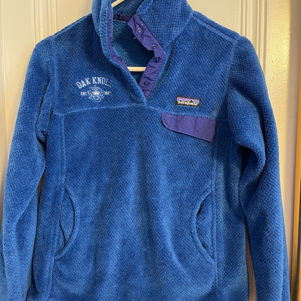 Patagonia royal blue re-tool. Size small. “Oak knoll” is on emblem.